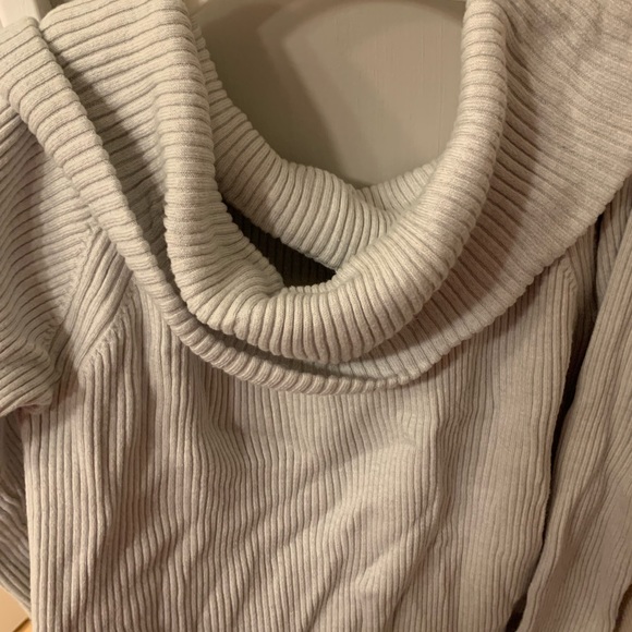 Banana Republic Factory Ribbed-Off Shoulder Sweater - Picture 4 of 4